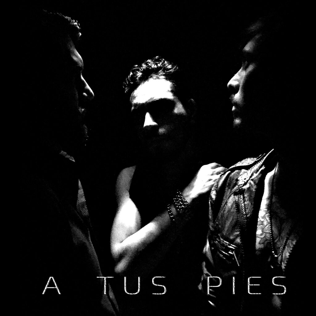 A TUS PIES